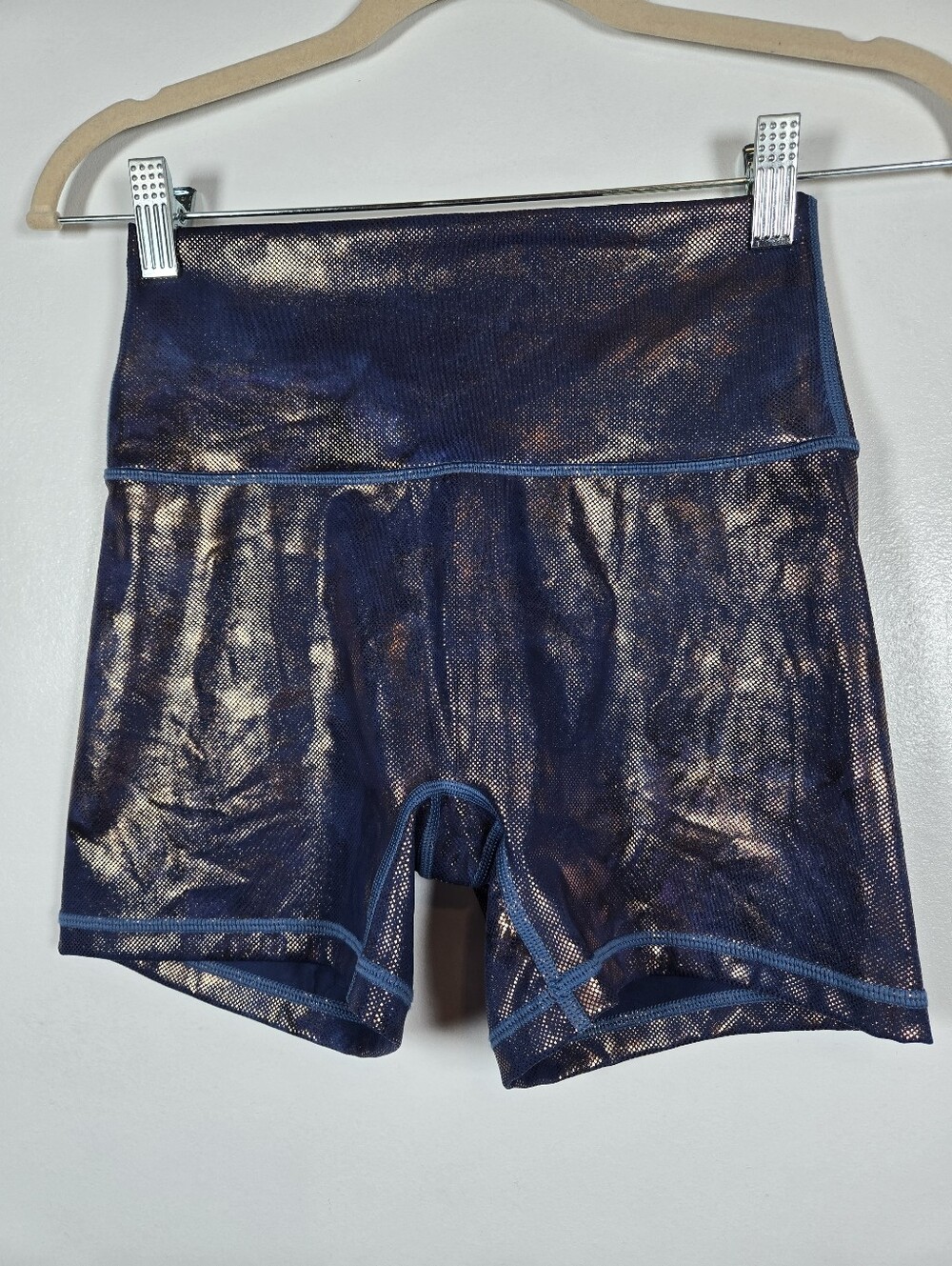 NEW Aerie Offline Goals Shortie Bike Shorts Size Medium Navy Gold Metallic